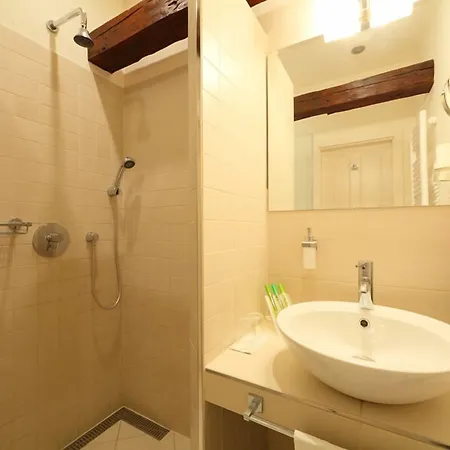 Historia & Historante מלון 4*